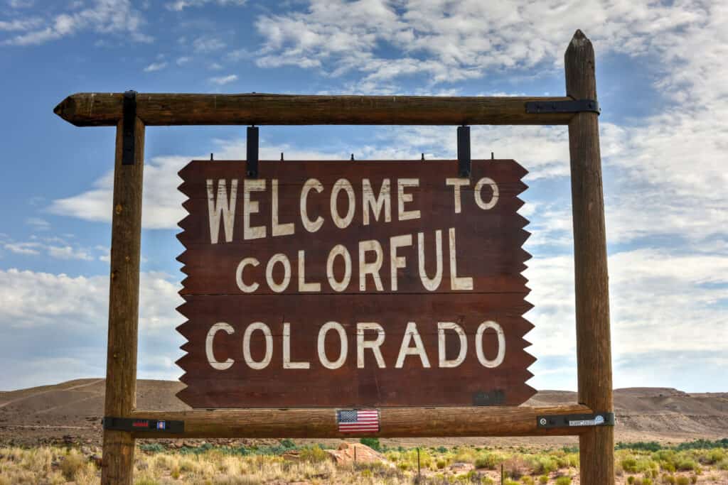 Sign "Welcome to Colorful Colorado" on the state border.