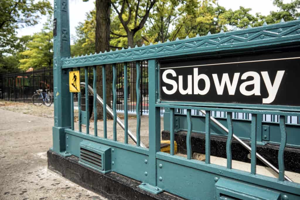 Subway in New York City, a tip to save money on transportation while traveling