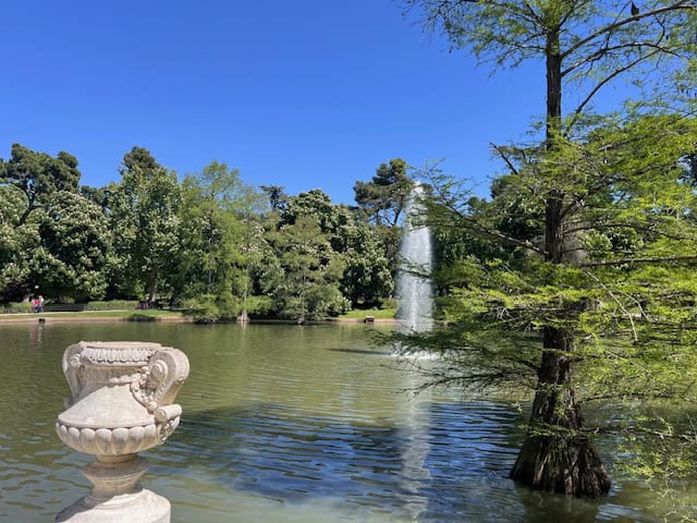 Fountain at the Parque del Retiro in Madrid