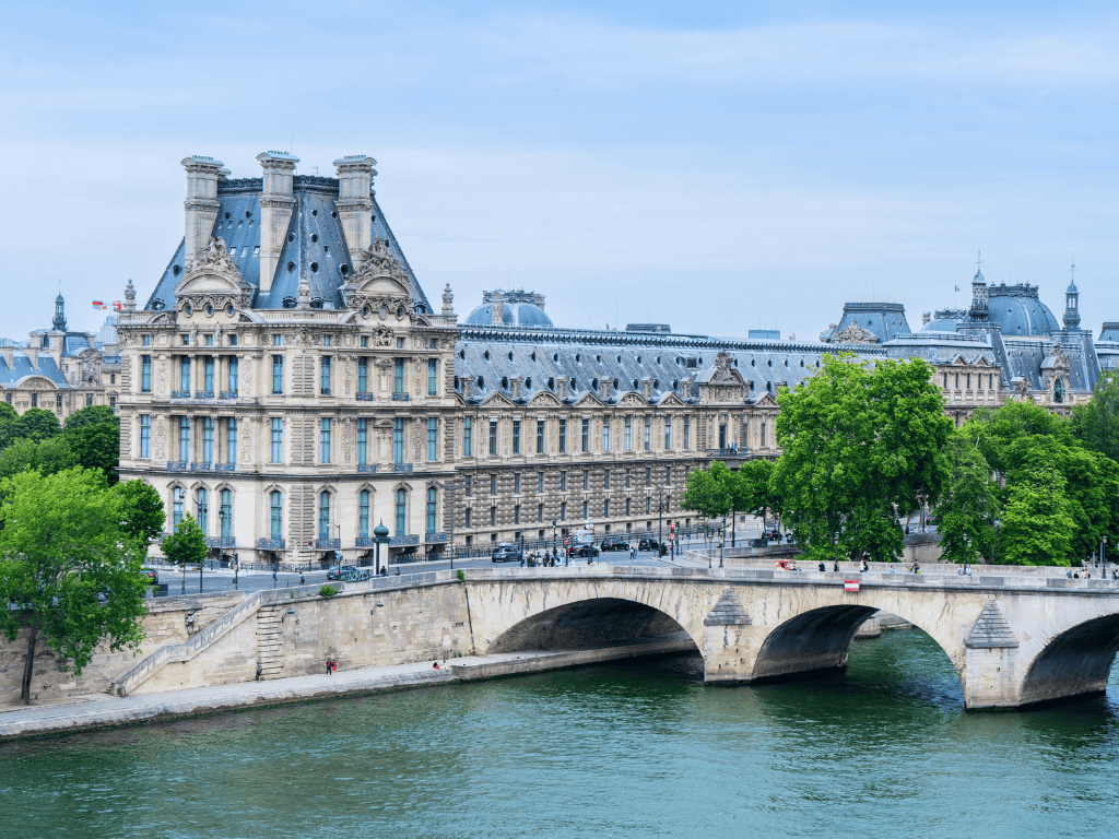 Musée d'Orsay with views of the Seine River 